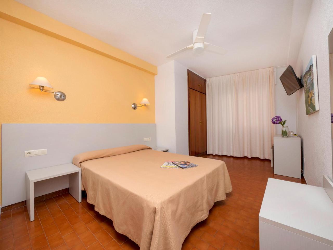 Hostal Velilla Almuñécar Esterno foto